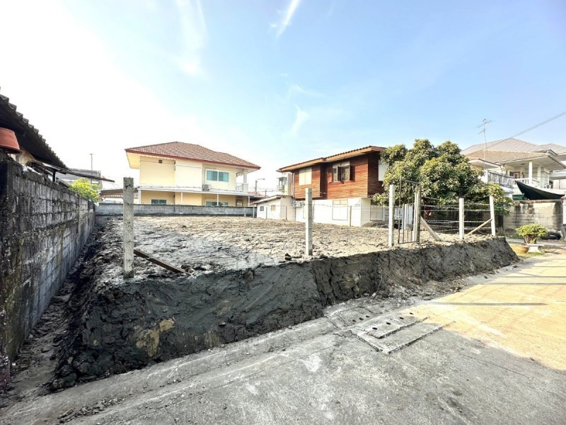 รับถมหน้าดินเตรียมก่อนก่อสร้าง